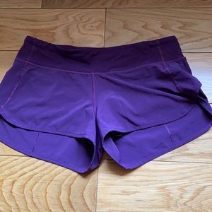 Lululemon 2.5” Speed Short in Darkest Magenta Sz 6
